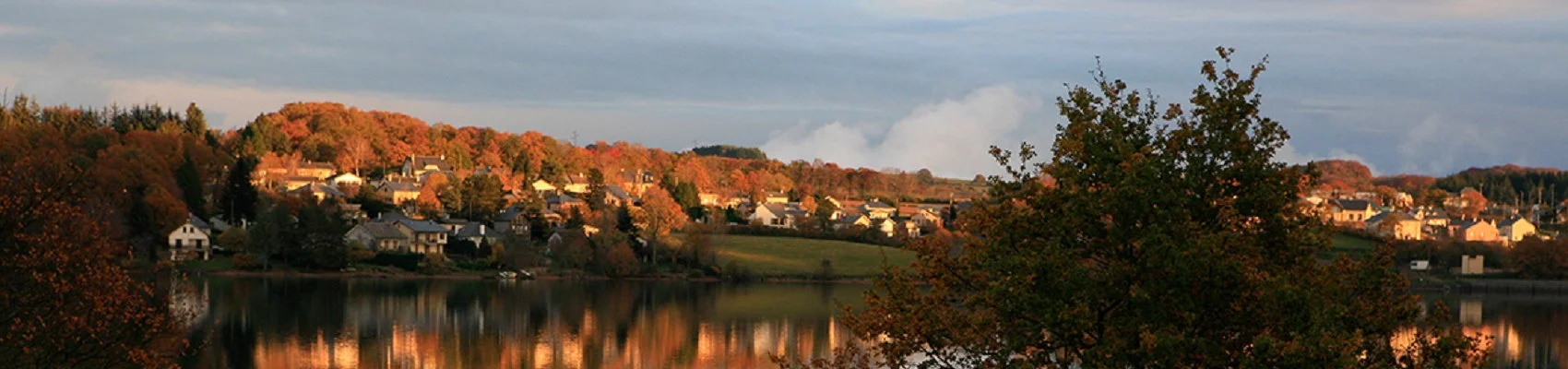 lac coucher soleil Levé de soleil sur le lac