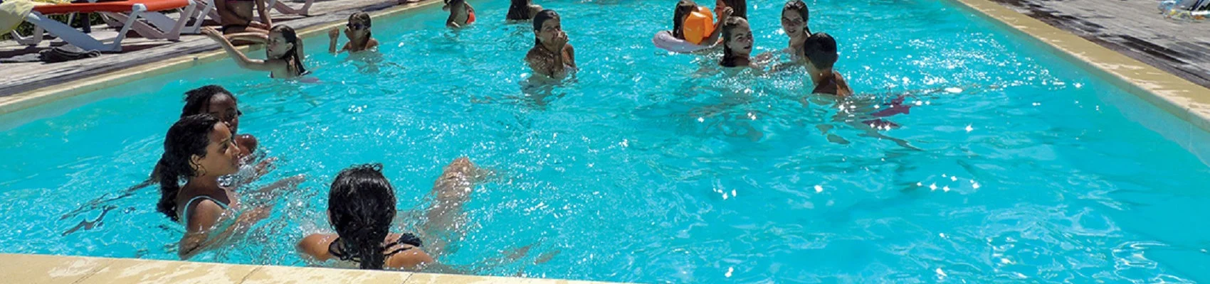 piscine4 La piscine, jeux avec les ados